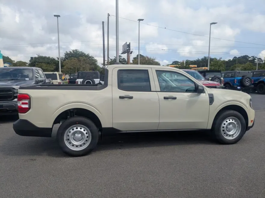 2025 Ford Maverick XL photo 1