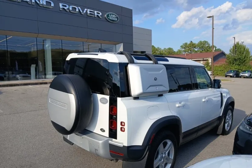 2022 Land Rover Defender SE photo 1