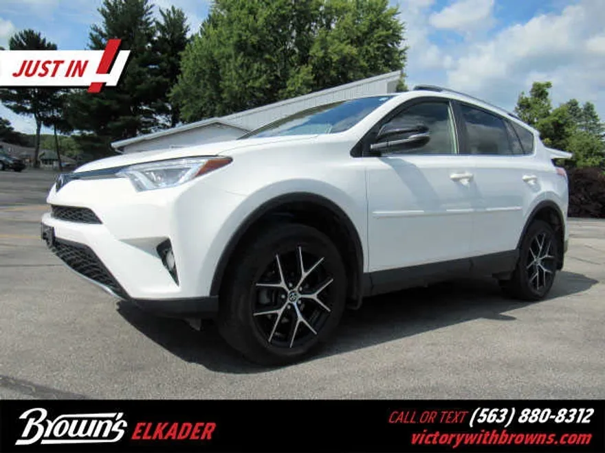 2018 Toyota RAV4 SE photo 1