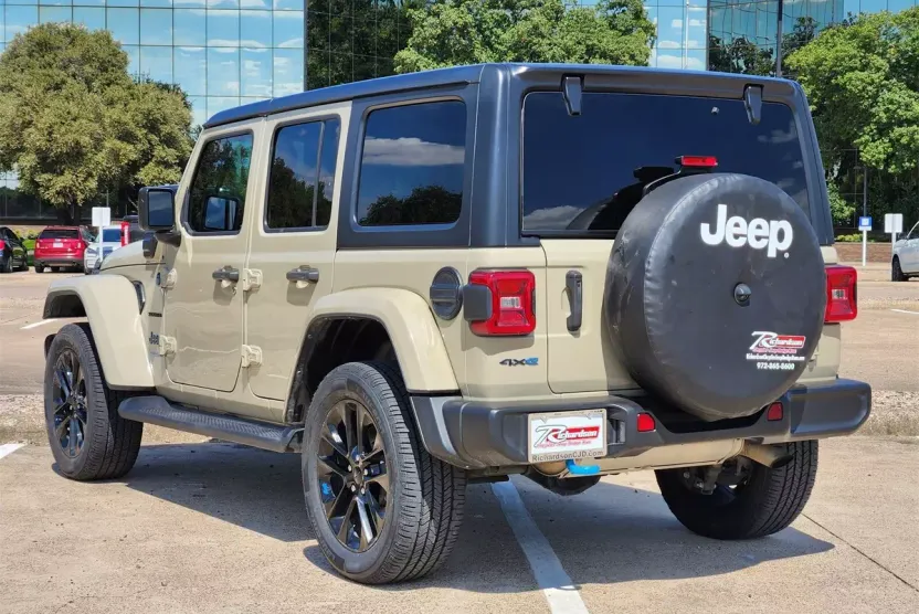 2022 Jeep Wrangler Unlimited Sahara 4xe photo 1