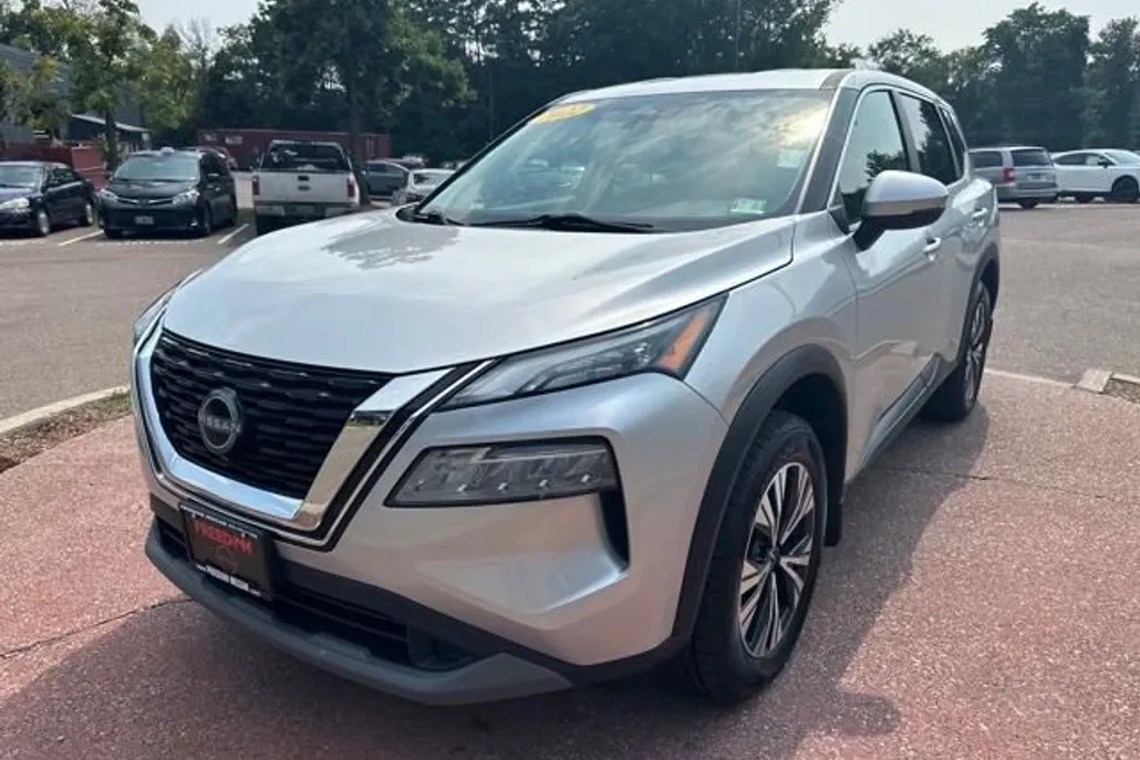 2022 Nissan Rogue SV photo 1
