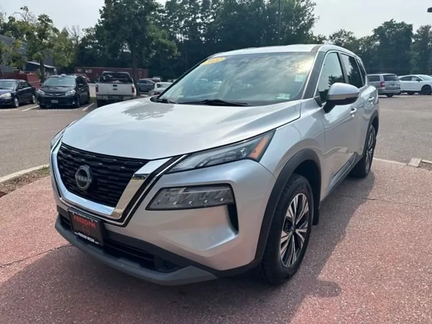 2022 Nissan Rogue SV photo 1