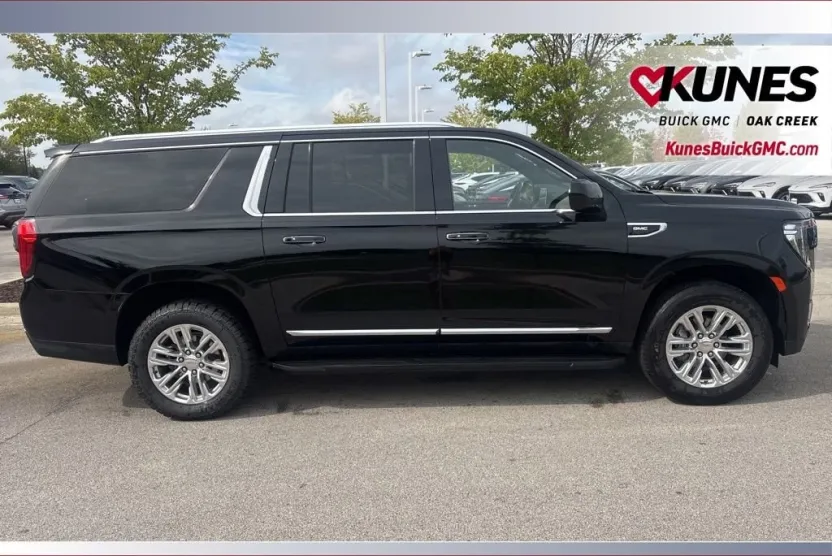 2024 Gmc Yukon XL SLT photo 1