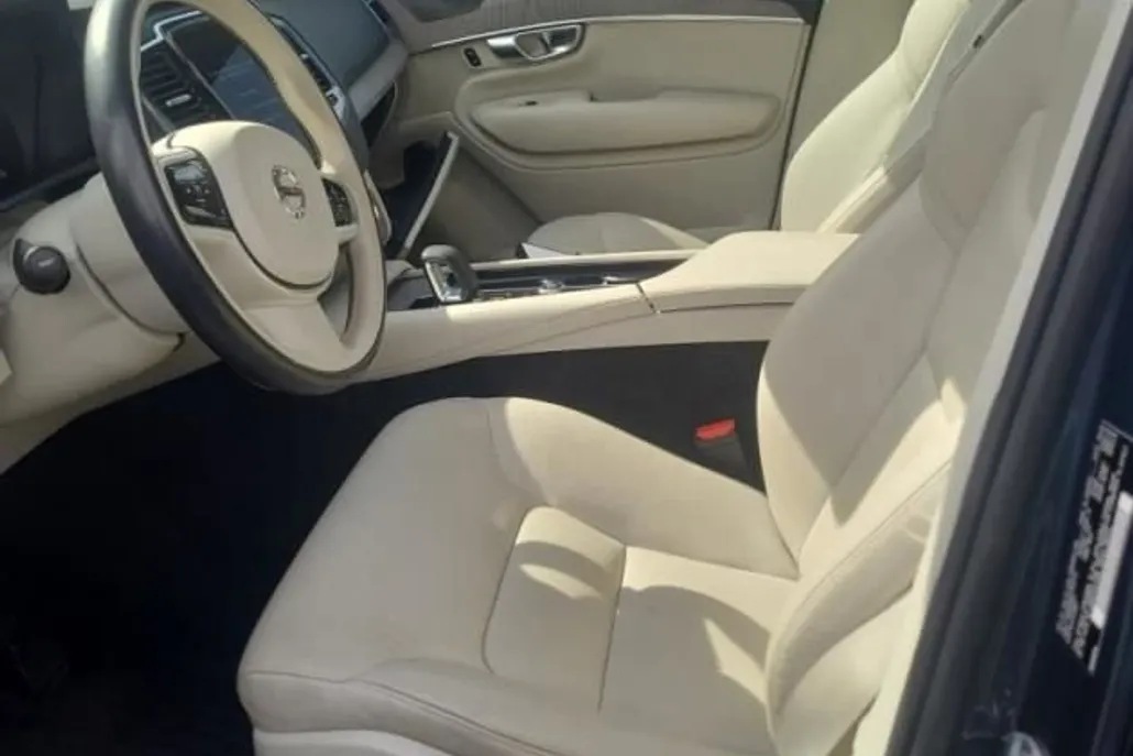 2023 Volvo XC90 Plus photo 1