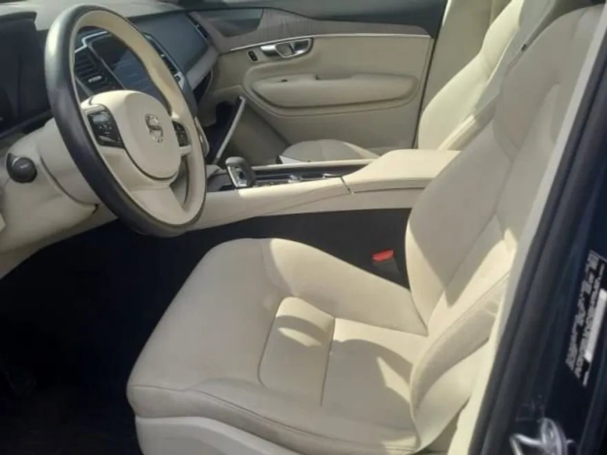 2023 Volvo XC90 Plus photo 1