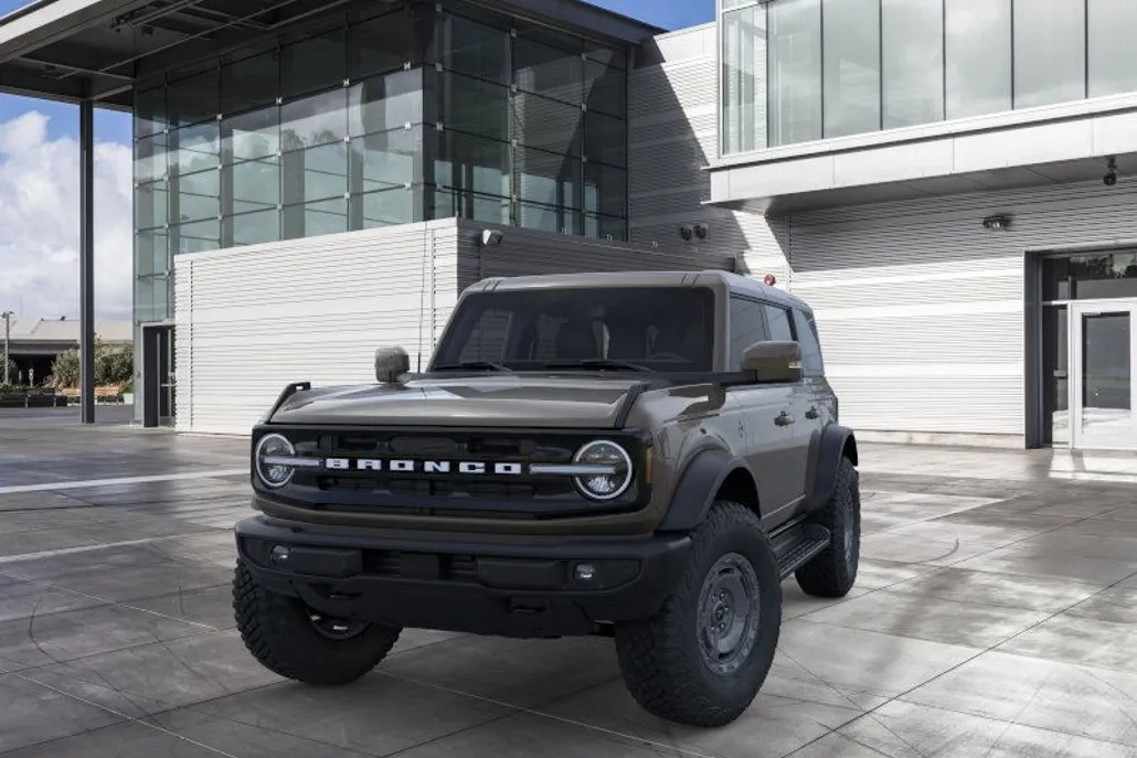 2025 Ford Bronco Outer Banks photo 1