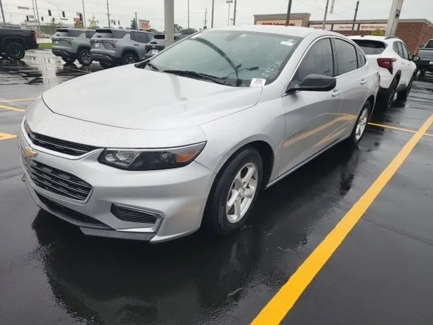 2018 Chevrolet Malibu LS photo 1