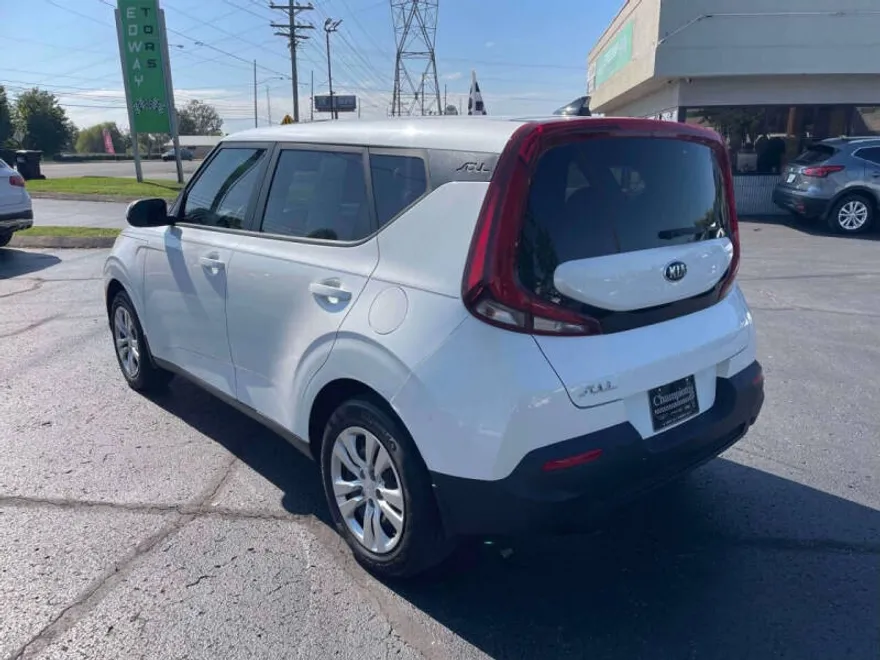 2020 Kia Soul LX photo 1