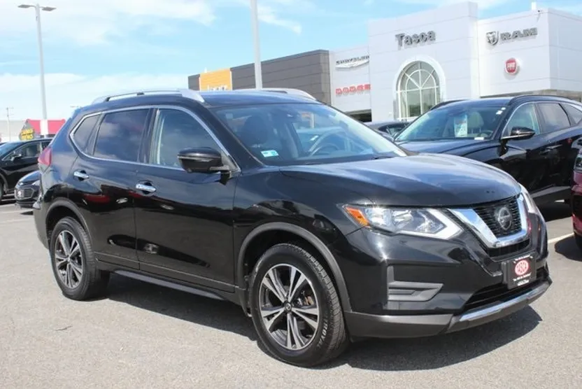2019 Nissan Rogue SV photo 1
