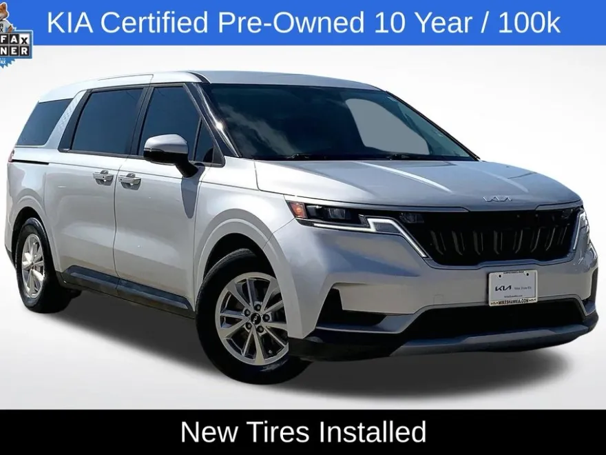 2023 Kia Carnival LX photo 1