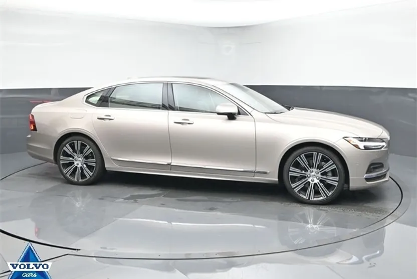 2023 Volvo S90 Ultimate photo 1