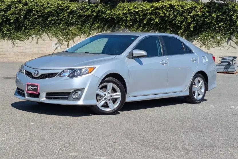 2014 Toyota Camry SE photo 1