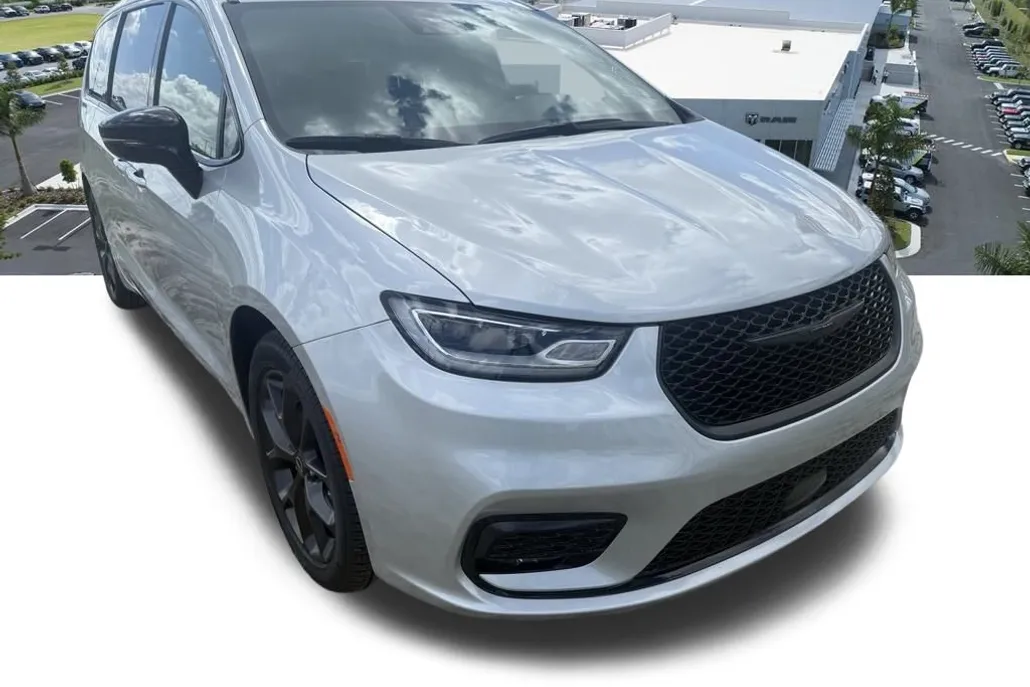 2026 Chrysler Pacifica Limited photo 1