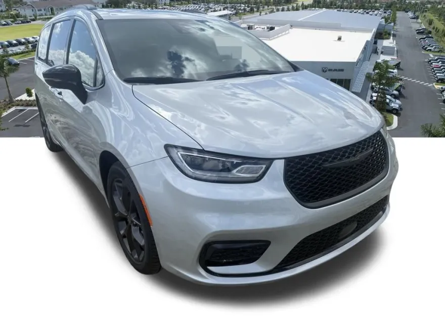 2026 Chrysler Pacifica Limited photo 1