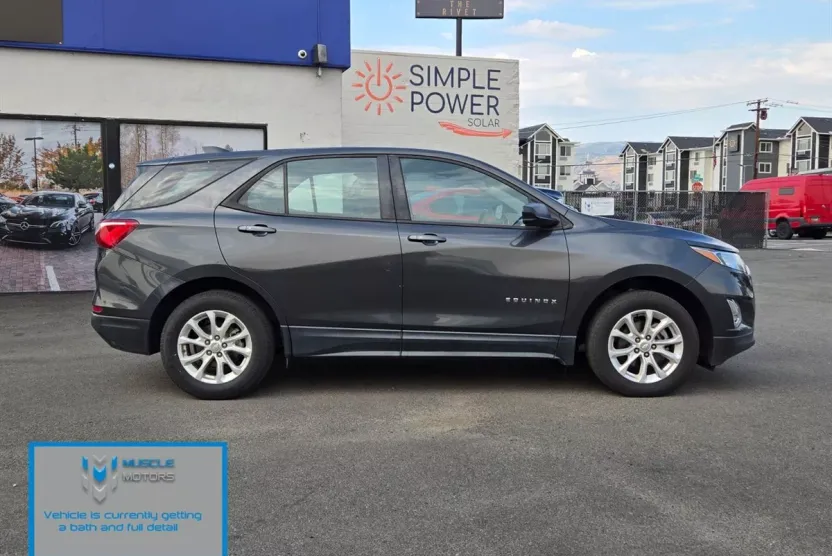2018 Chevrolet Equinox LS photo 1