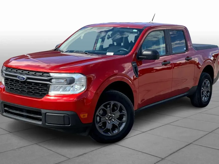 2023 Ford Maverick XLT photo 1
