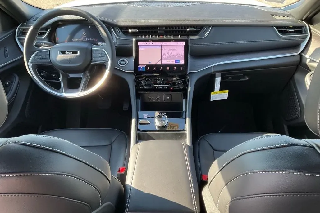 2025 Jeep Grand Cherokee Limited photo 1