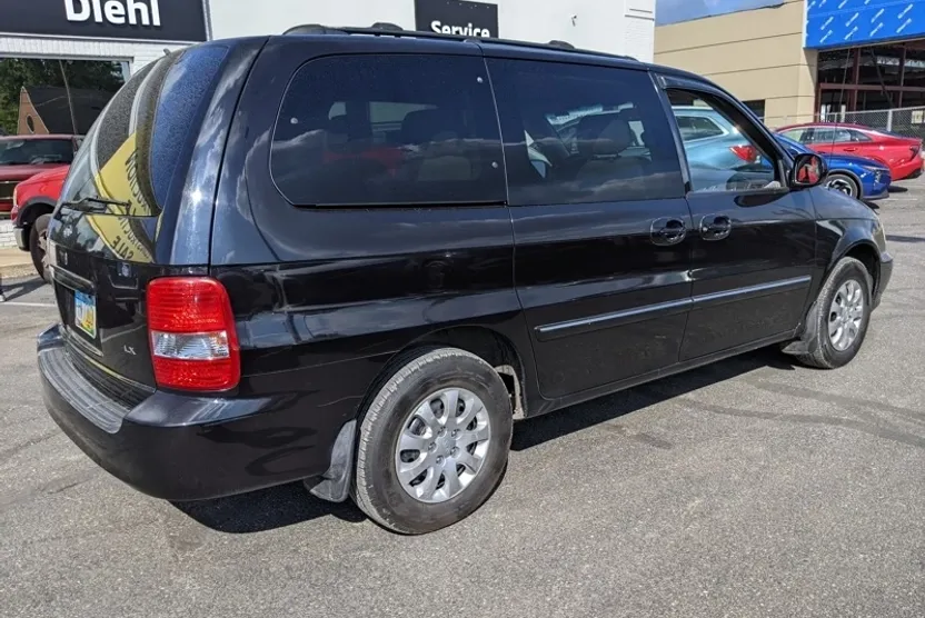 2005 Kia Sedona LX photo 1