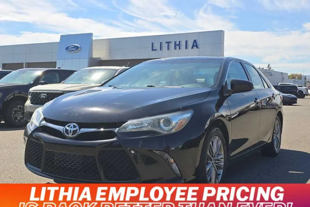 2015 Toyota Camry SE photo 1