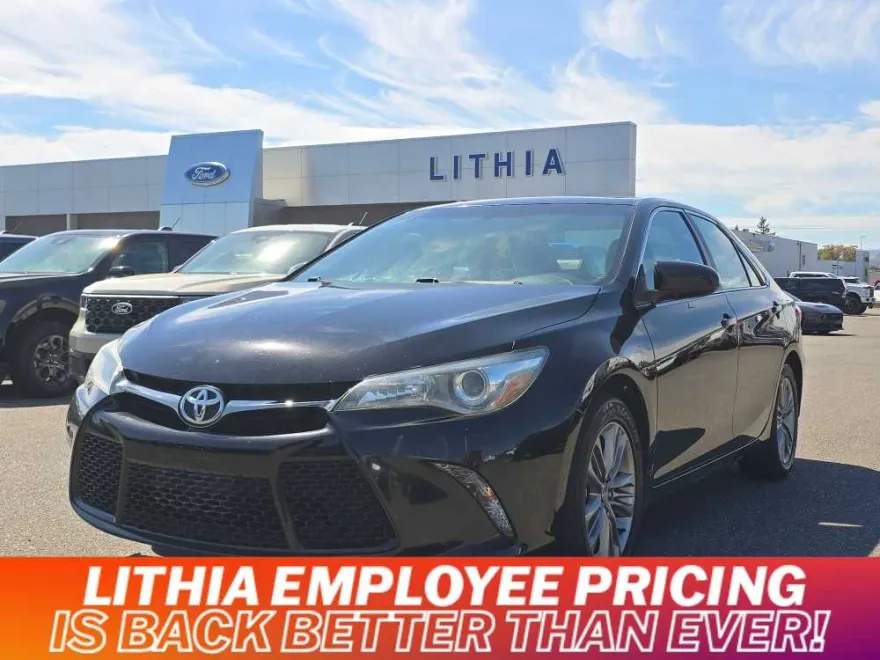 2015 Toyota Camry SE photo 1