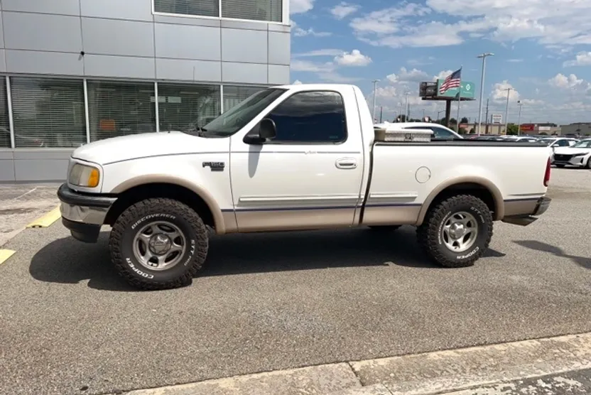 1998 Ford F-150 Lariat photo 1