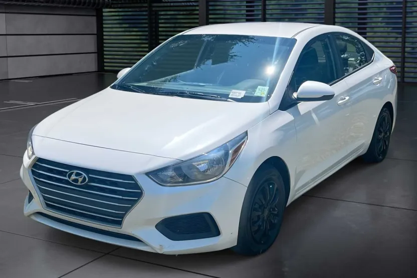 2022 Hyundai Accent SE photo 1