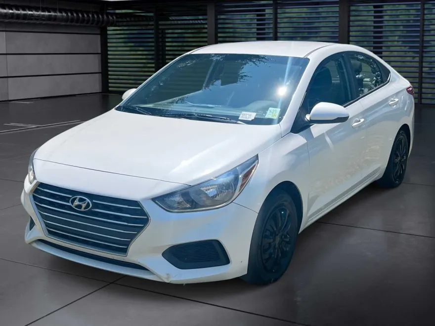 2022 Hyundai Accent SE photo 1