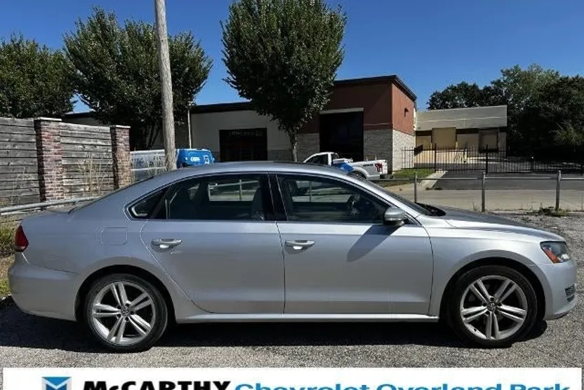 2014 Volkswagen Passat SE photo 1