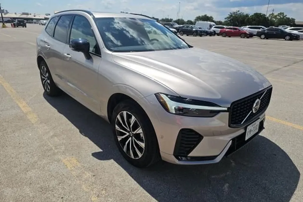 2025 Volvo XC60 B5 Plus photo 1