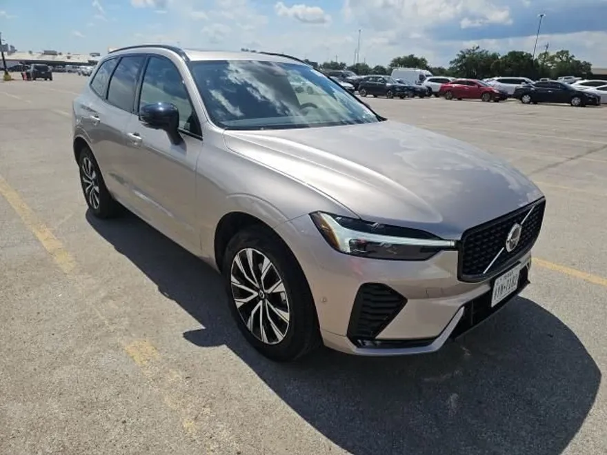 2025 Volvo XC60 B5 Plus photo 1