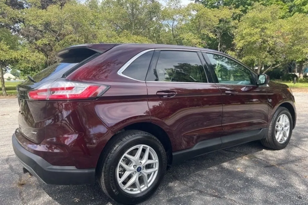 2022 Ford Edge SEL photo 1