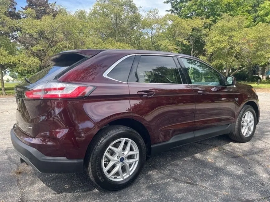 2022 Ford Edge SEL photo 1