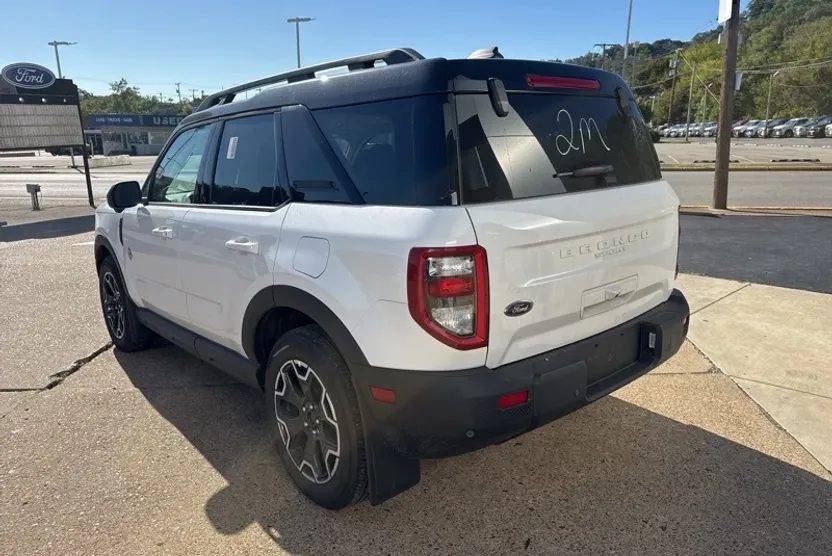 2025 Ford Bronco Sport Outer Banks photo 1