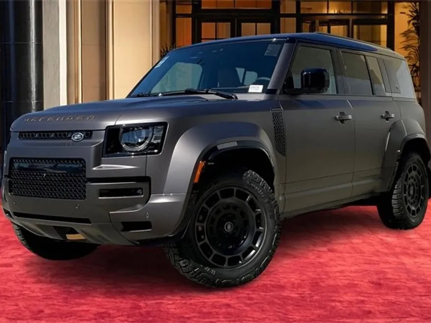 2025 Land Rover Defender 110 photo 1