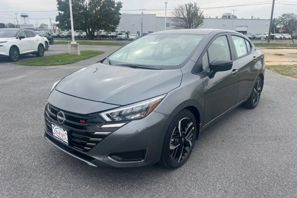 2025 Nissan Versa 1.6 SR photo 1