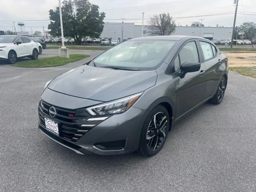 2025 Nissan Versa 1.6 SR photo 1