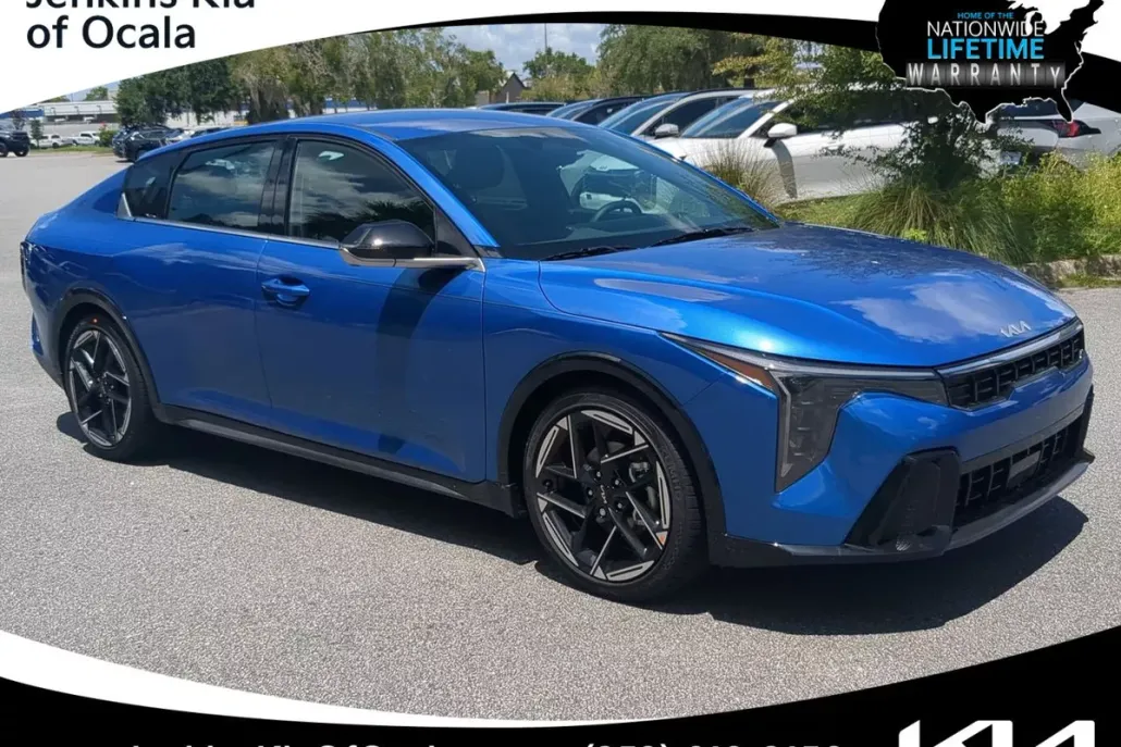 2025 Kia K4 GT-Line photo 1
