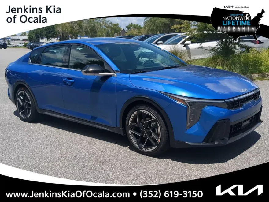 2025 Kia K4 GT-Line photo 1