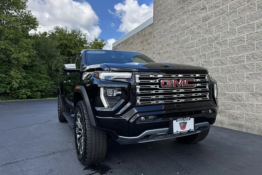 2024 Gmc Canyon Denali photo 1