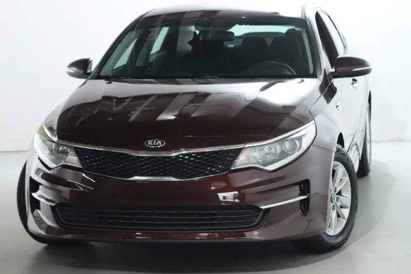 2018 Kia Optima LX photo 1