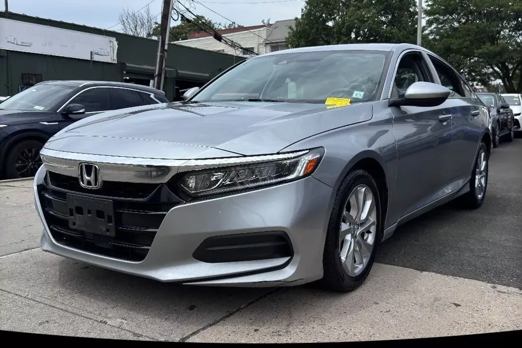 2019 Honda Accord LX 1.5T photo 1