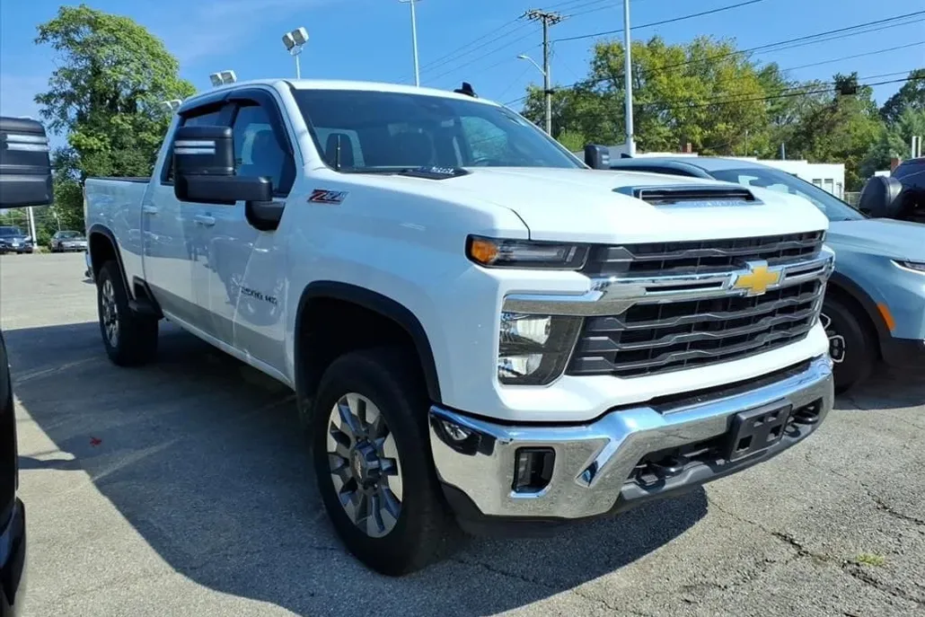2024 Chevrolet Silverado 2500HD LT photo 1