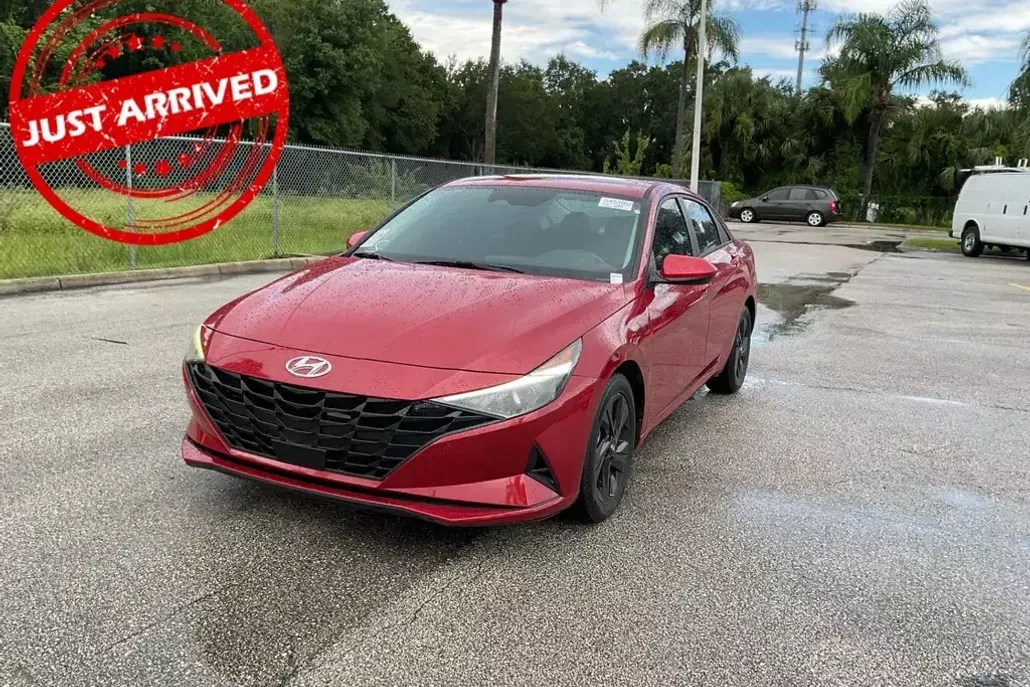 2022 Hyundai Elantra SEL Convenience photo 1