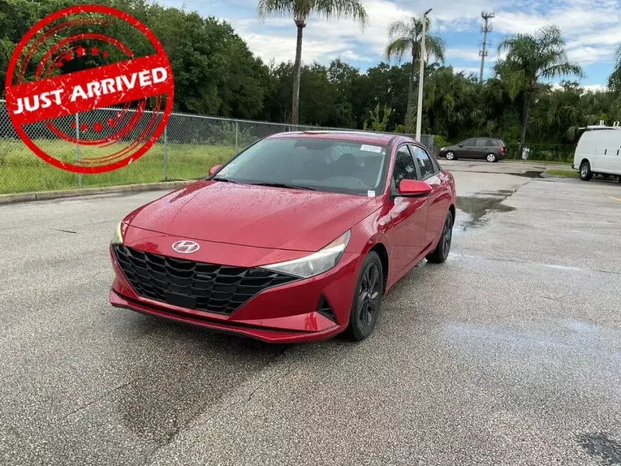 2022 Hyundai Elantra SEL Convenience photo 1