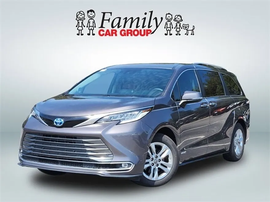 2021 Toyota Sienna Limited photo 1