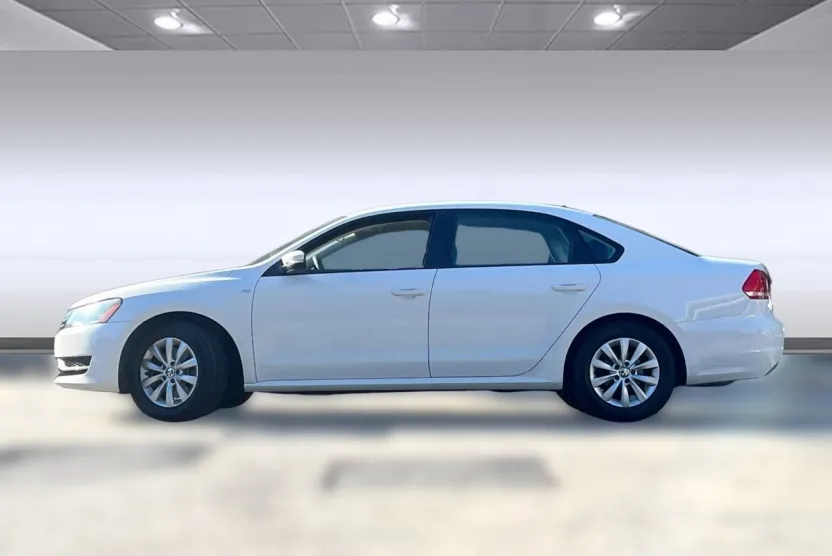 2015 Volkswagen Passat Limited photo 1