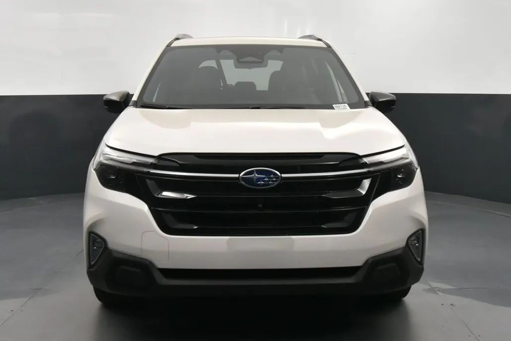 2025 Subaru Forester Touring photo 1