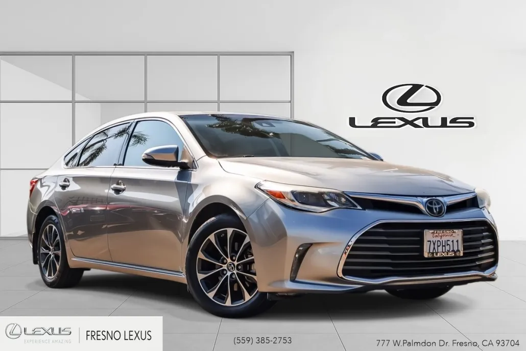 2017 Toyota Avalon XLE Plus photo 1