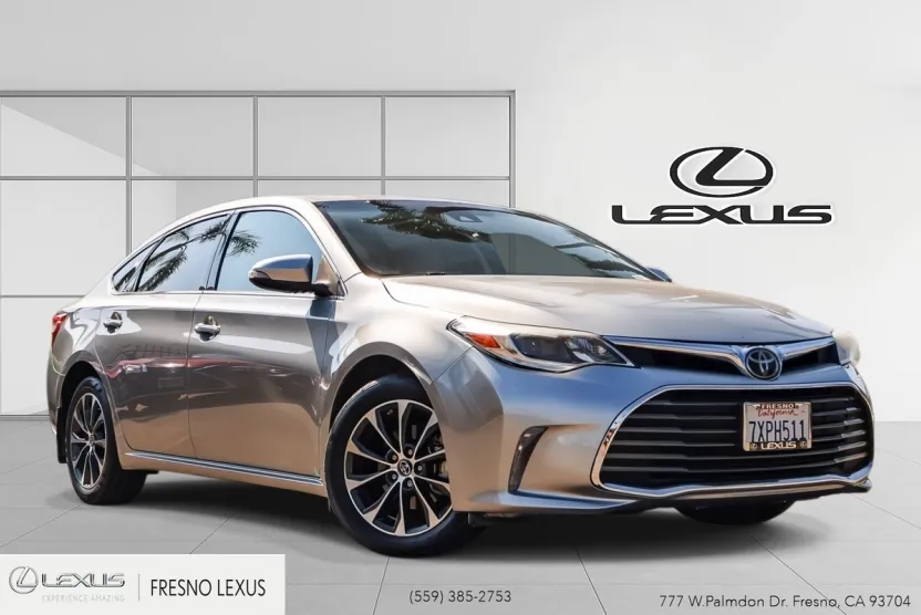 2017 Toyota Avalon XLE Plus photo 1