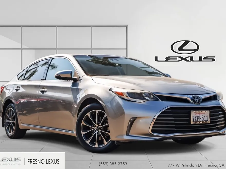 2017 Toyota Avalon XLE Plus photo 1